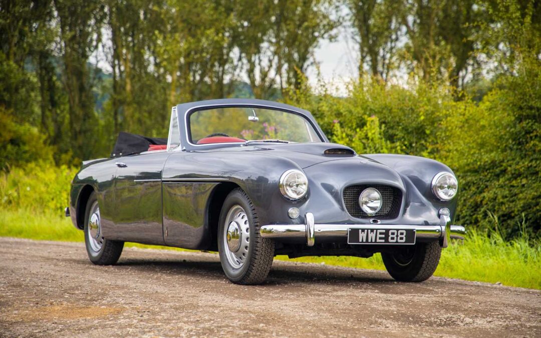 Beautiful Bristol glides into Oulton Park